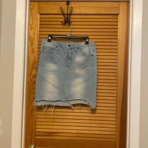 Stonewashed denim skirt